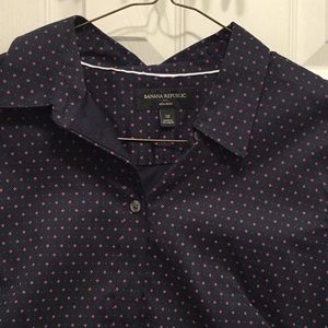 Banana Republic Women Non Iron shirt. EUC